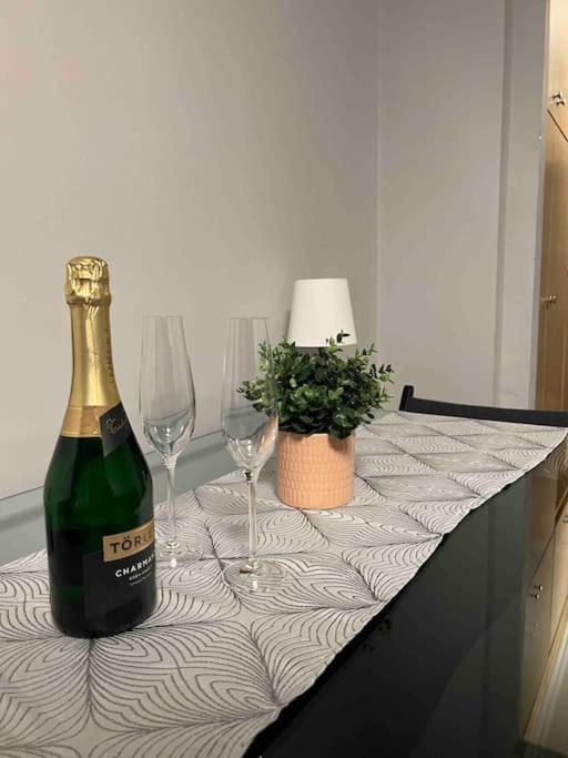 Lovely 1 Bedroom Flat - Gazdagret Budapest Eksteriør bilde